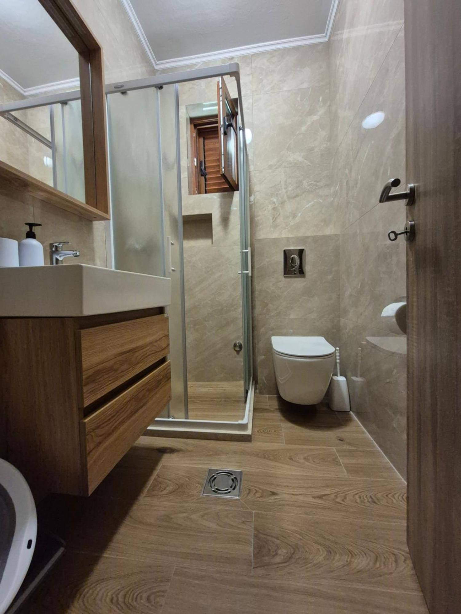 Apartment B & M