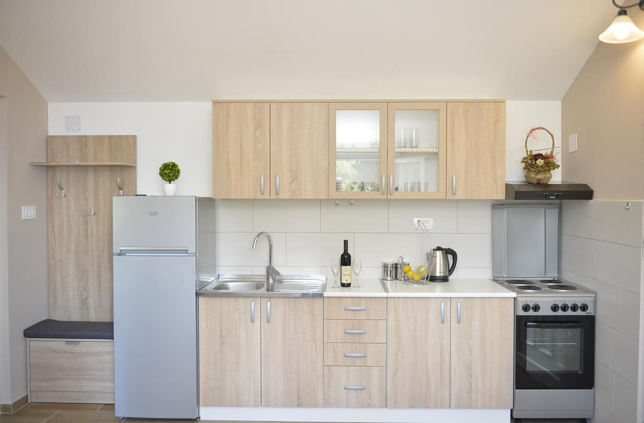 B & M Apartment